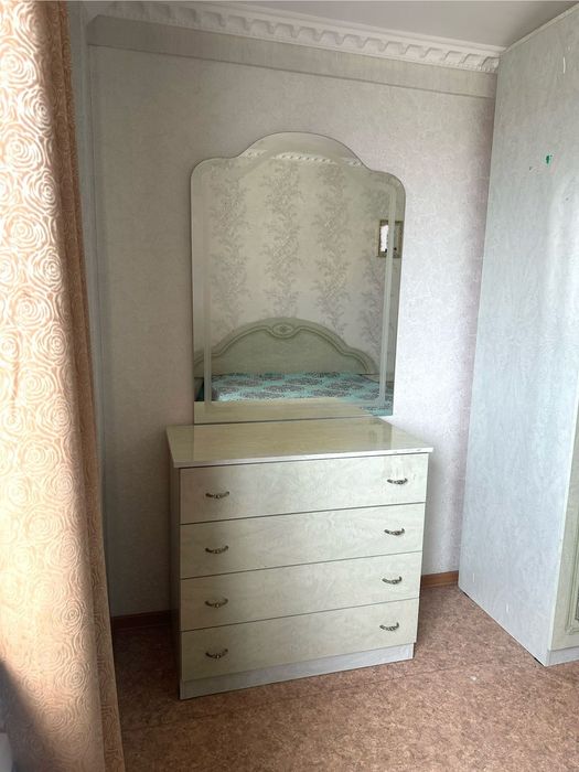 Спальный гарнитур б/у