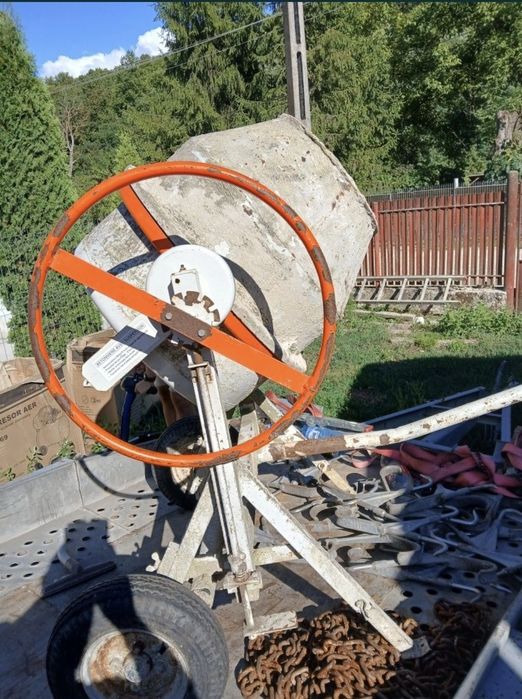 Betoniera tractabila Altrad 300l hibrida  benzina/electric vand/chirie