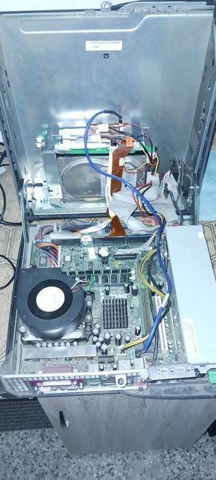 Продавам компютър