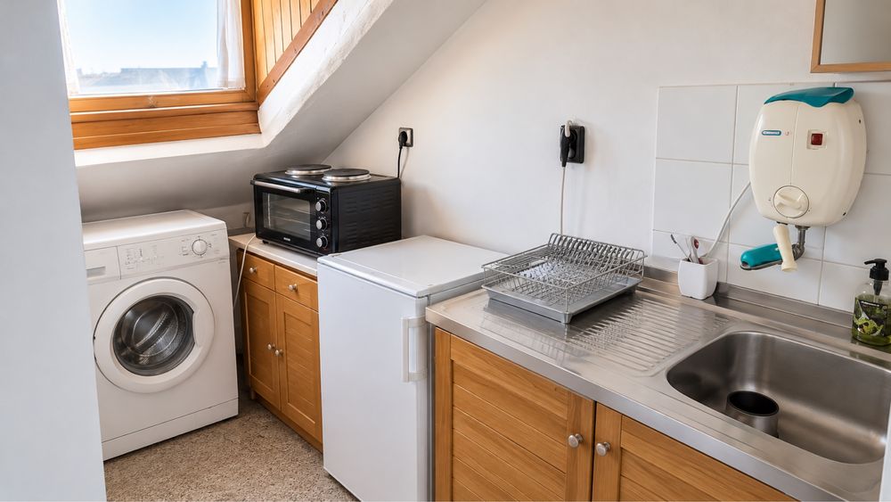 Дава се под наем  в Пловдив, Център - 15 кв.м за 70 € - Снимка #2