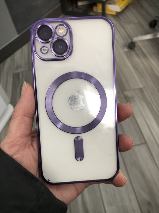 Продам iPhone 13