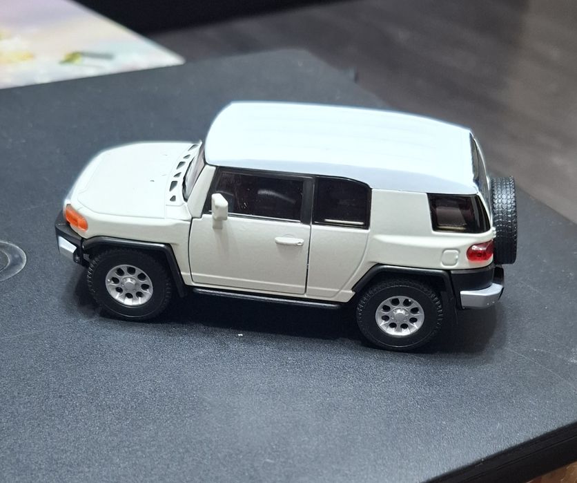 VÎND machetă TOYOTA FJ CRUISER scara 1 / 36