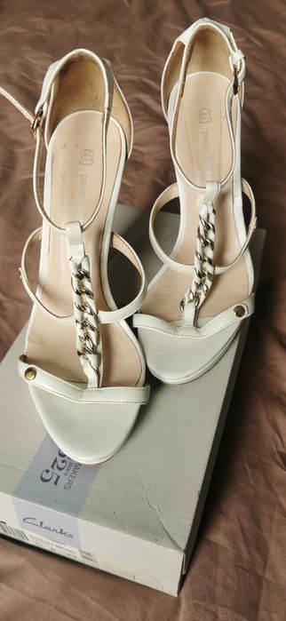 Продаю босоножки женские