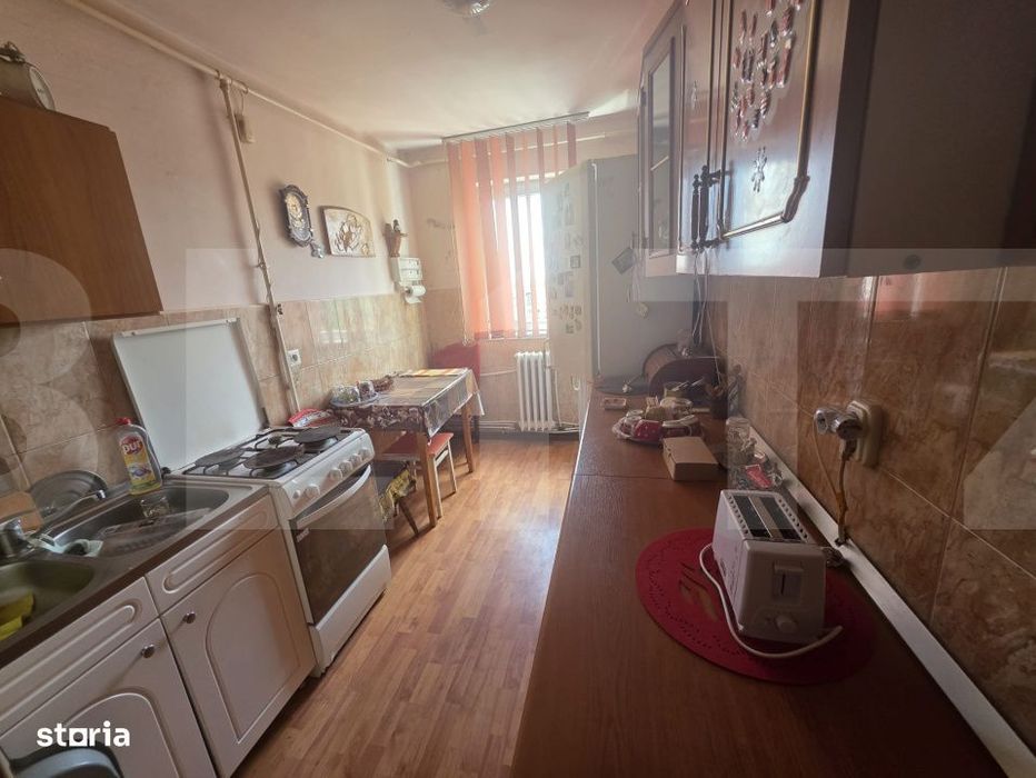 Apartament cu 2 camere decomandate.