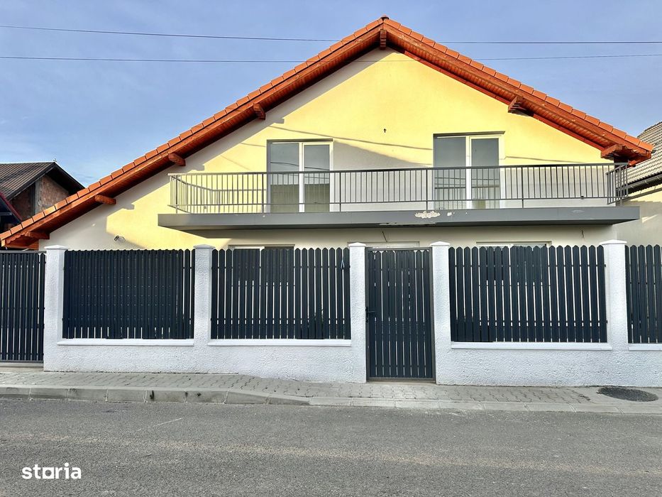 Casă individuală de vanzare  cu garaj și curte proprie – Hălchiu