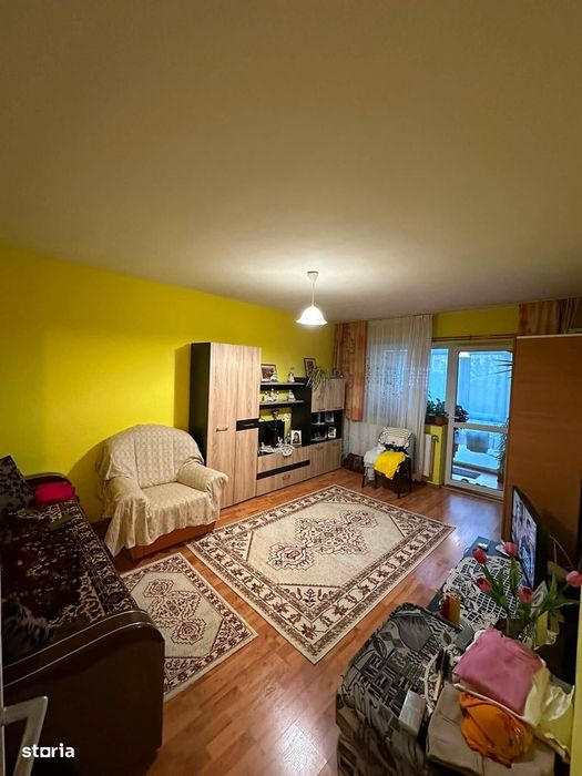 Apartament decomandat,Craiovița Nouă,centrală proprie,etaj intermediar