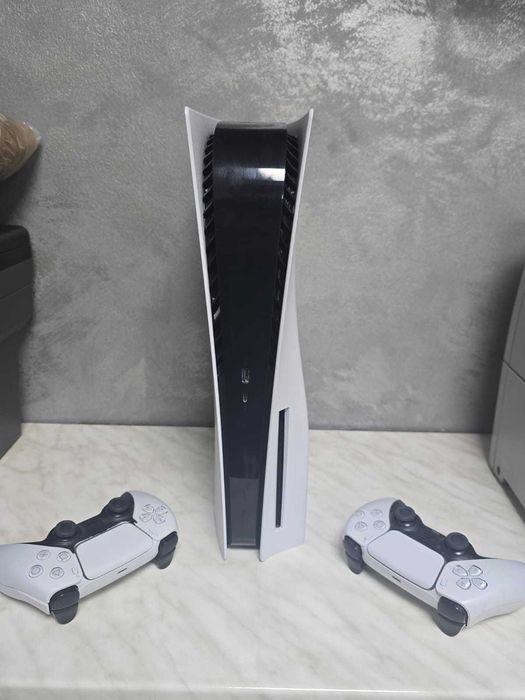 PlayStation 5  cu disc 1TB + 2 Controller Bmg Amanet 97506