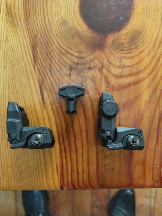 КОМПЛЕКТ СГЪВАЕМИ тактически  Мерници Magpul