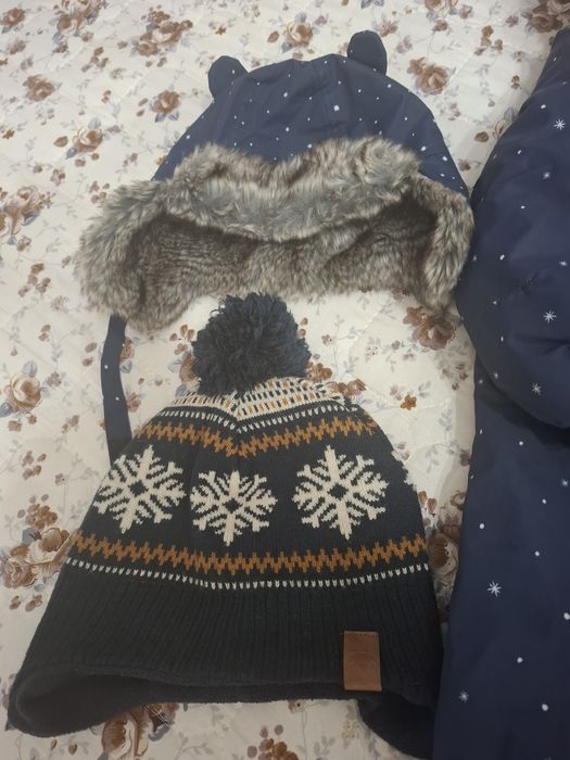 Продаются комбинезон и шапочки