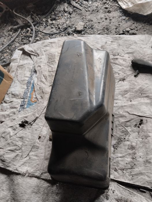 Корпус бардачка Мерседес 190 продам