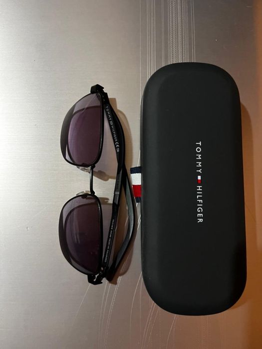Очки Tommy Hilfiger