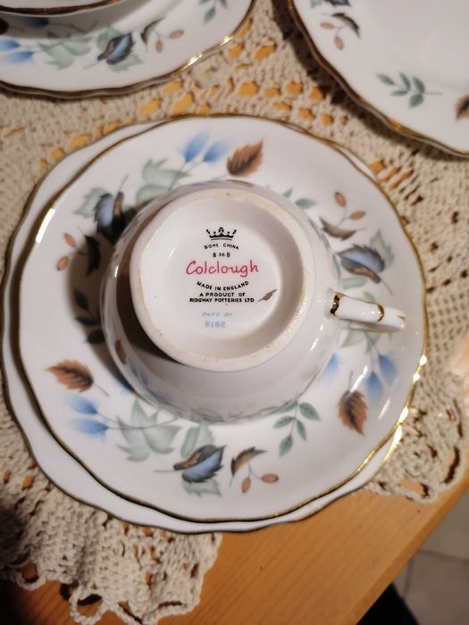 Прекрасен английски звънтящ порцелан от средата на миналия век