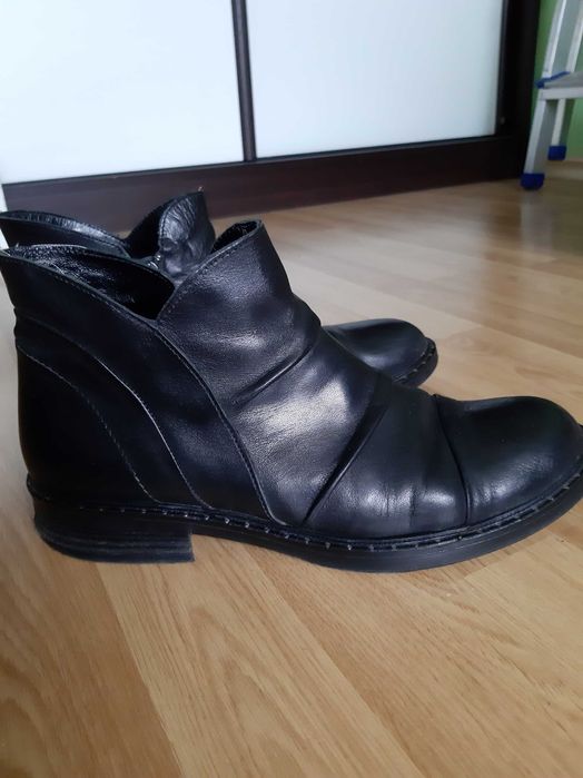 Боти от естествена кожа