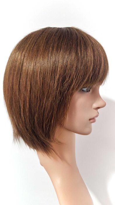 Естествена къса кафява перука с бретон