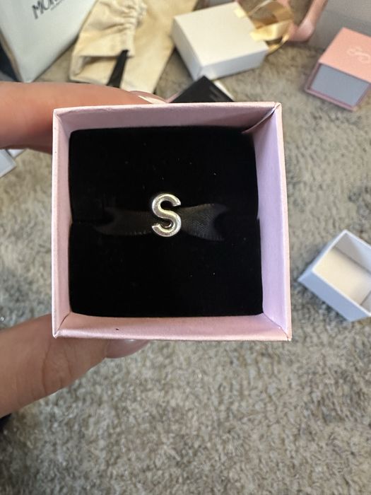 Талисман пандора буква S