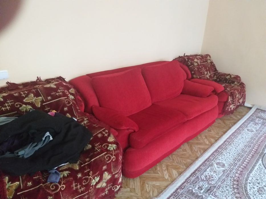 Уголок отдыха , диван  и два  кресла