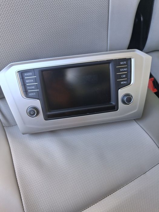 Vand navigatie passat b8 impecabila si functionala