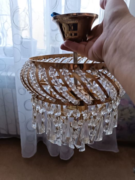 Продам люстры