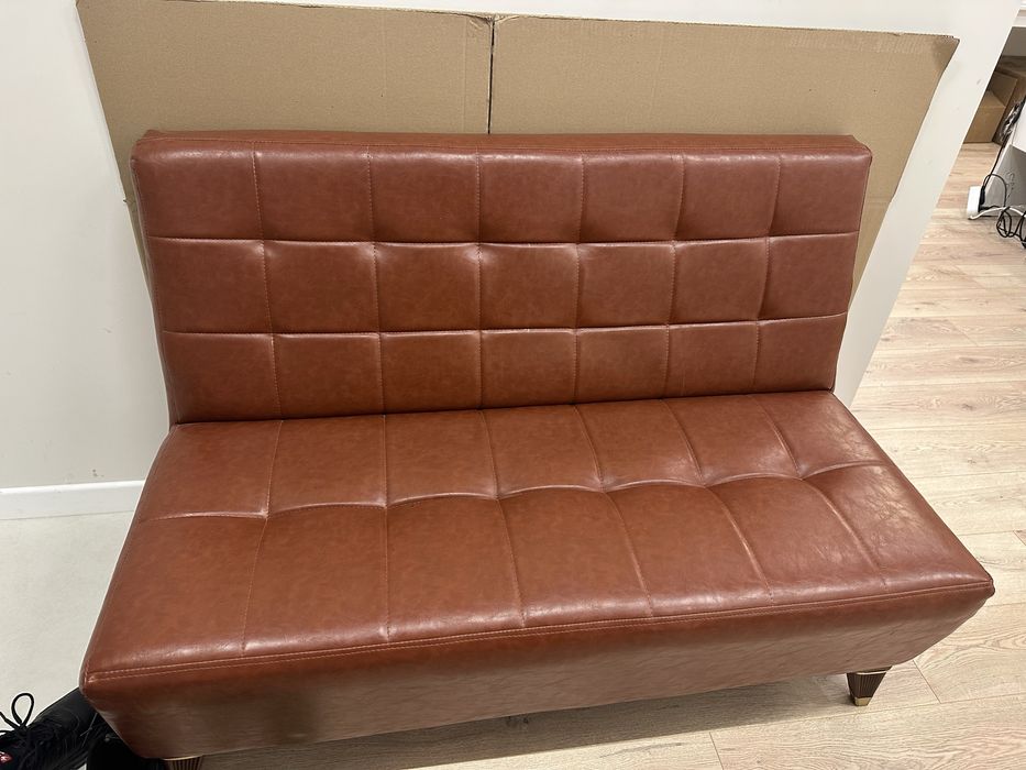 Диван коричневый