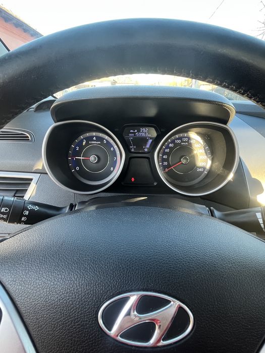 Hyundai Elantra 2012