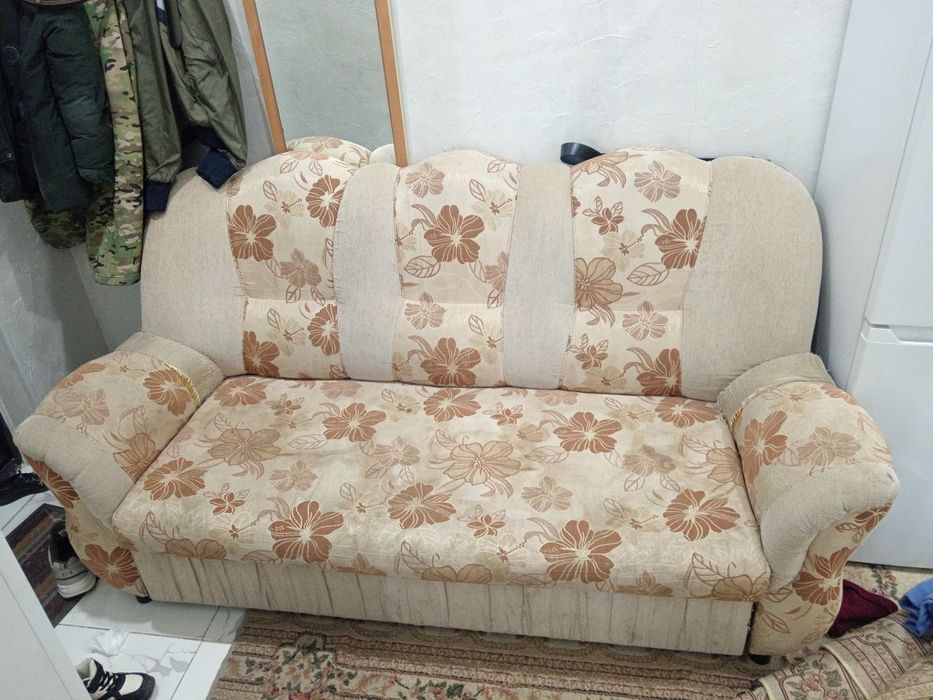 Отдам даром диван и кресло