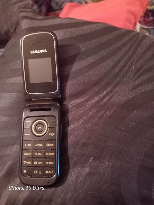 Сгъваем Телефон"SAMSUNG"!