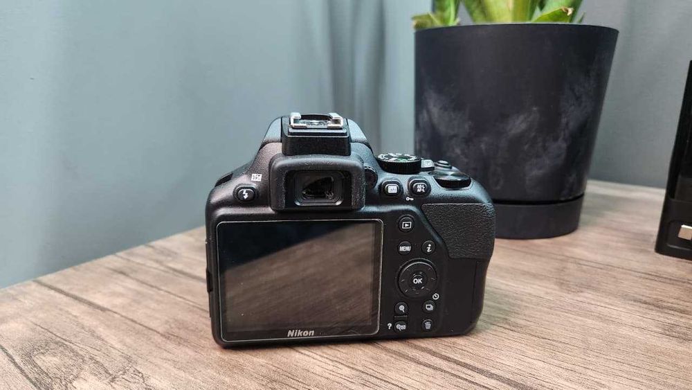 Продам Nikon D3500 в отличном состоянии.