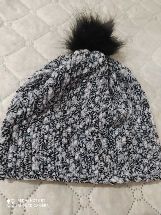 Ръчно плетени шапки и шалове