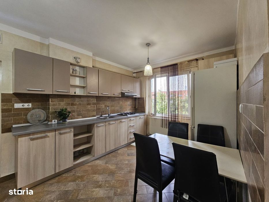 De închiriat apartament cu 2 camere, decomandat – Centrul orașului — fotografia 1
