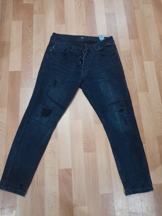 Продам мужские джинсы