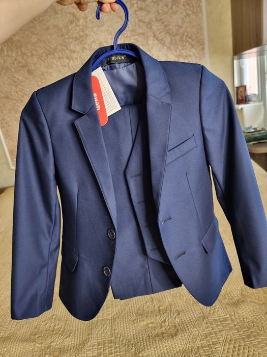 Школьный костюм новый для 1 класса