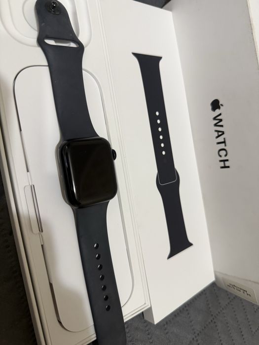 Продам часы Apple Watch 2