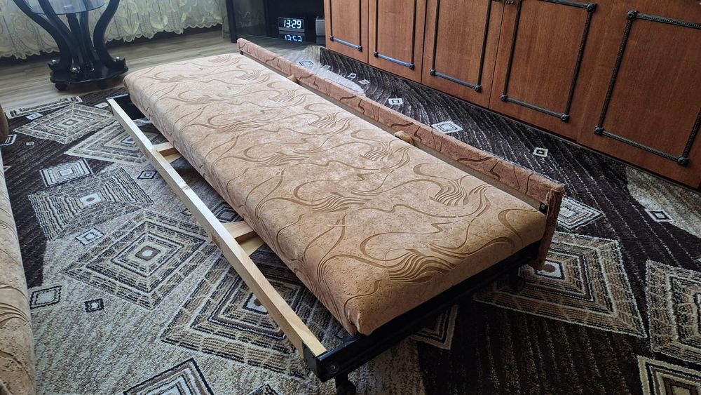 Диван-кровать плюс два кресла