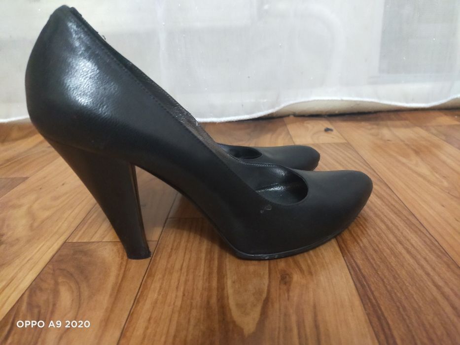 Туфли в черном цвете хорошего качества