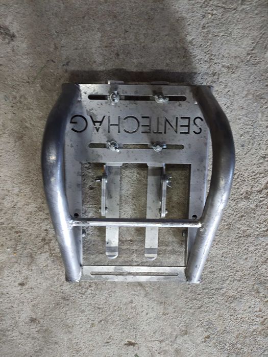 Двоен нож шейна sentechag за разчертаване на изкуствена трева.