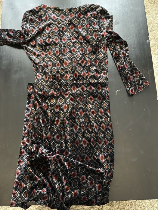 Rochie damă, nouă, fara eticheta, cu mici defecte.