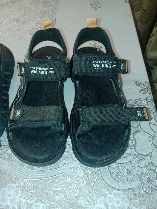 Сандали и кроссовки на мальчика 33размер