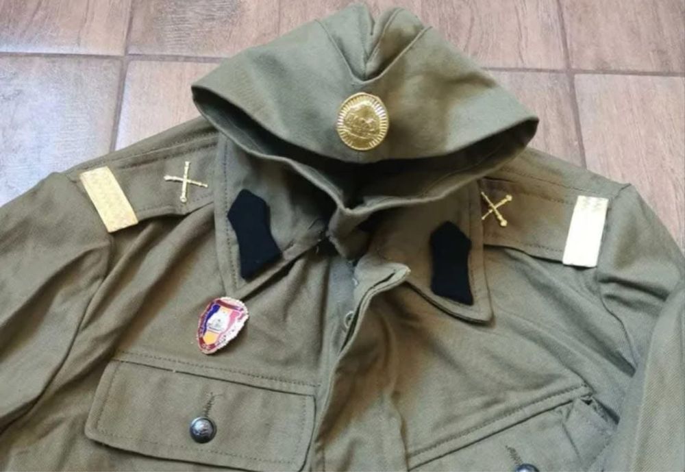 Uniforma militara Tinuta armata Sergent perioada comunista cu centura