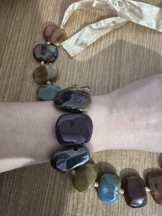 Vand set colier si bratara cu pietre