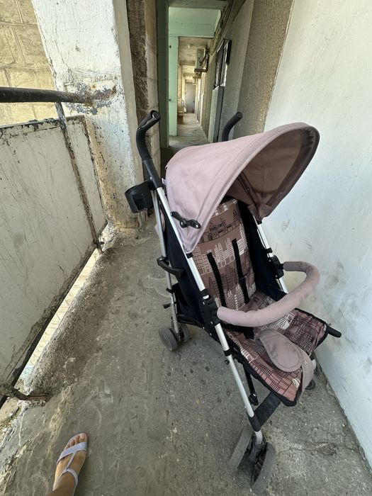 Прогулочна коляска