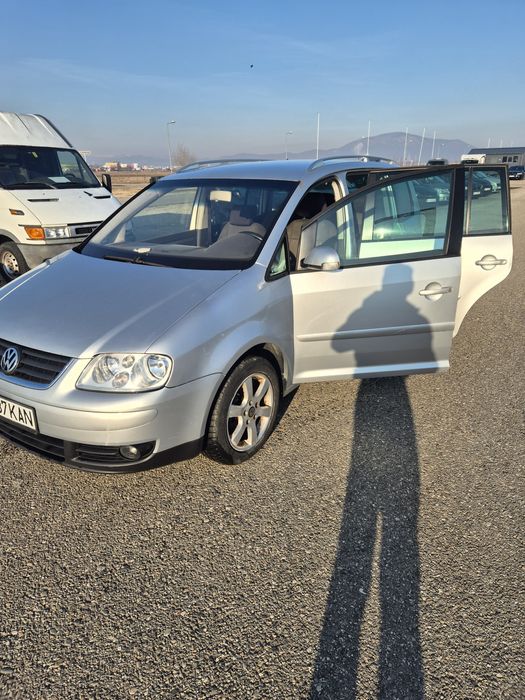 Vand Touran 7 locuri in acte