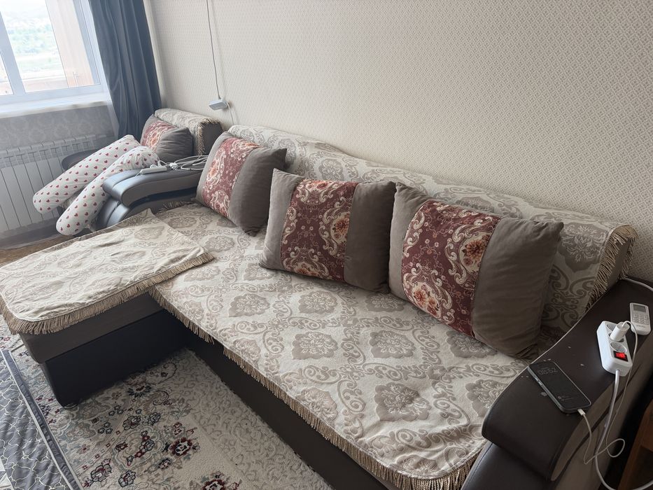Срочно продаётся диван с креслом!