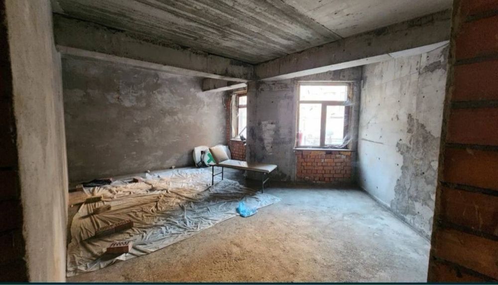 Продается 3х комнатная квартира,8 роддом,ул Кичик Бешагач,140м2