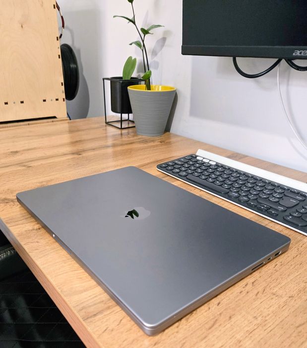MacBook Pro 16" (2021) • M1 Pro • 16 GB