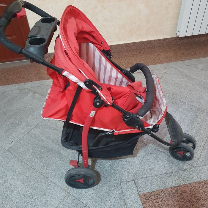 Продается коляски прогулочная