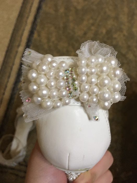 Босоножки. Для девочки. Новые абсолютно. 37 размер.