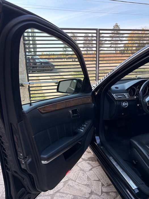 Vând Mercedes-Benz E Class