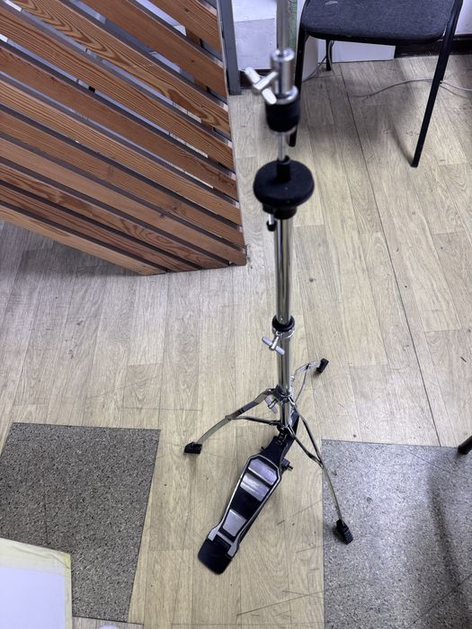 Продаются стойки под хай хэт