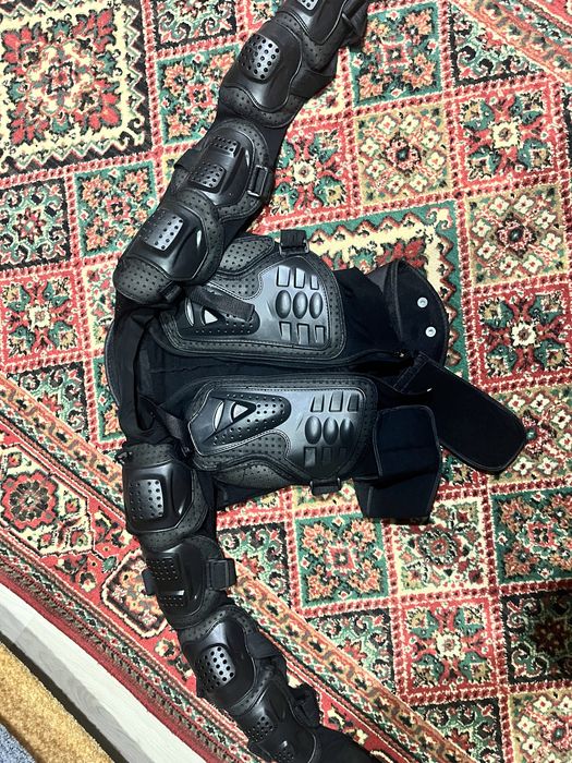 Продам мотоэкипировку