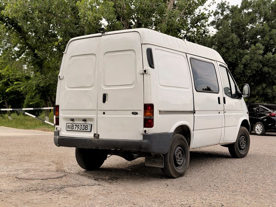 Ford Transit  sotiladi